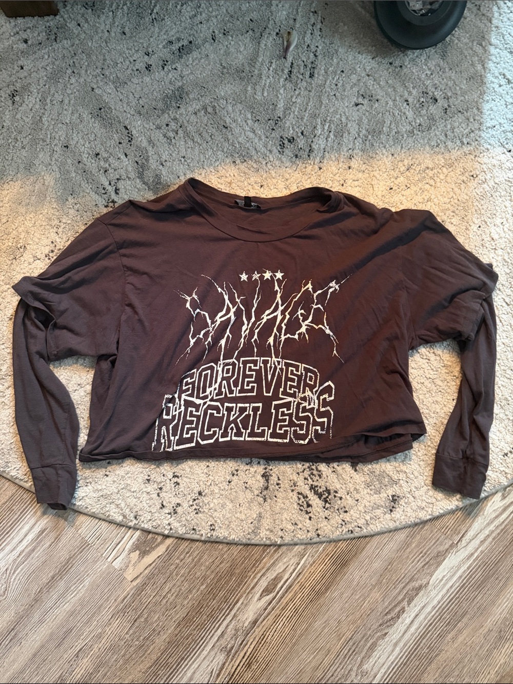 Women's Gray Graphic Long-Sleeve Crop Tee